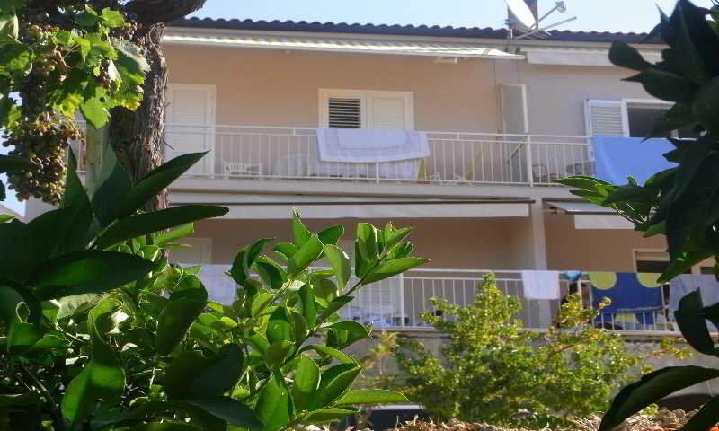 Hotel Mladenka à Podstrana Extérieur photo